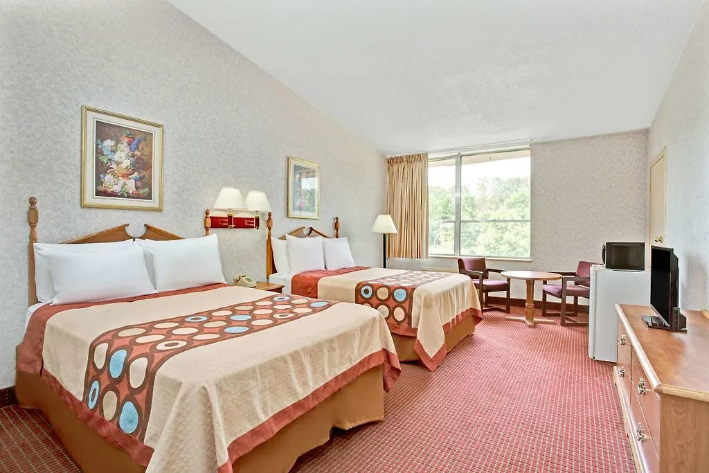 فندق Super 8 Colonial ويليامزبرغ