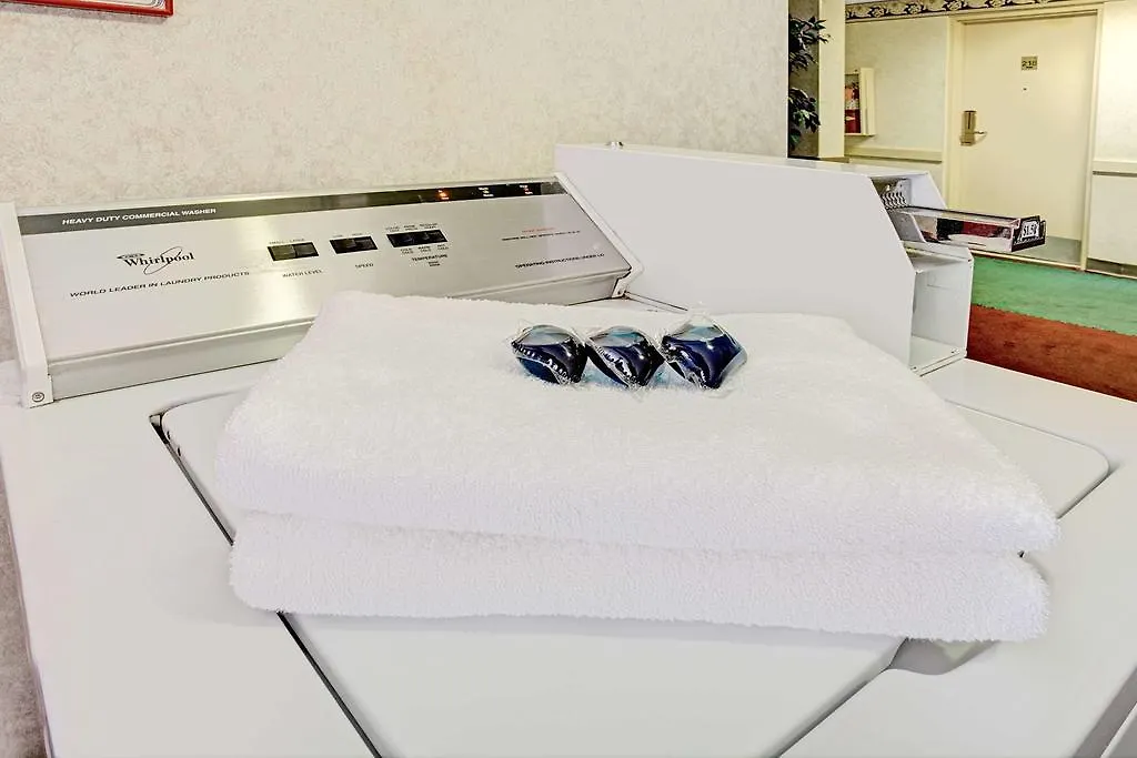 فندق Super 8 Colonial ويليامزبرغ