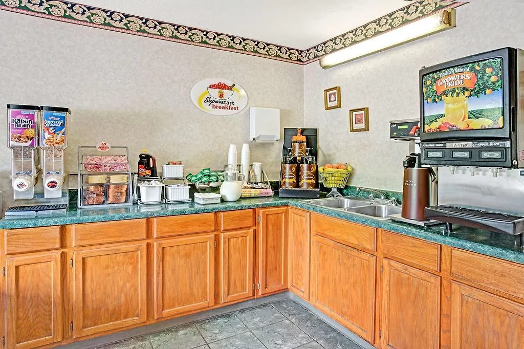 فندق Super 8 Colonial ويليامزبرغ 2*,