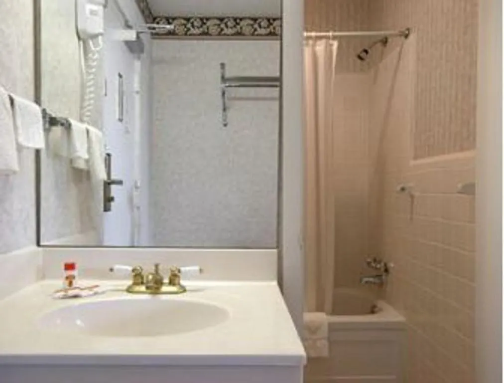 فندق Super 8 Colonial ويليامزبرغ