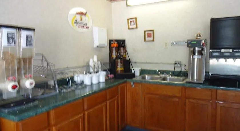 فندق Super 8 Colonial ويليامزبرغ