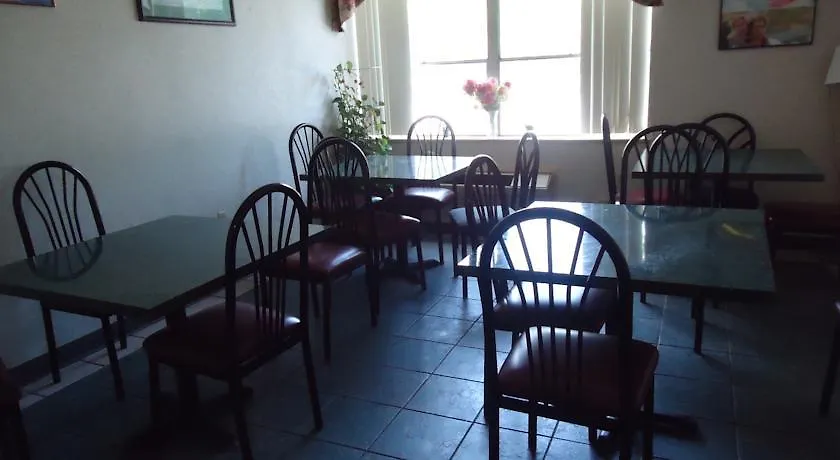 فندق Super 8 Colonial ويليامزبرغ